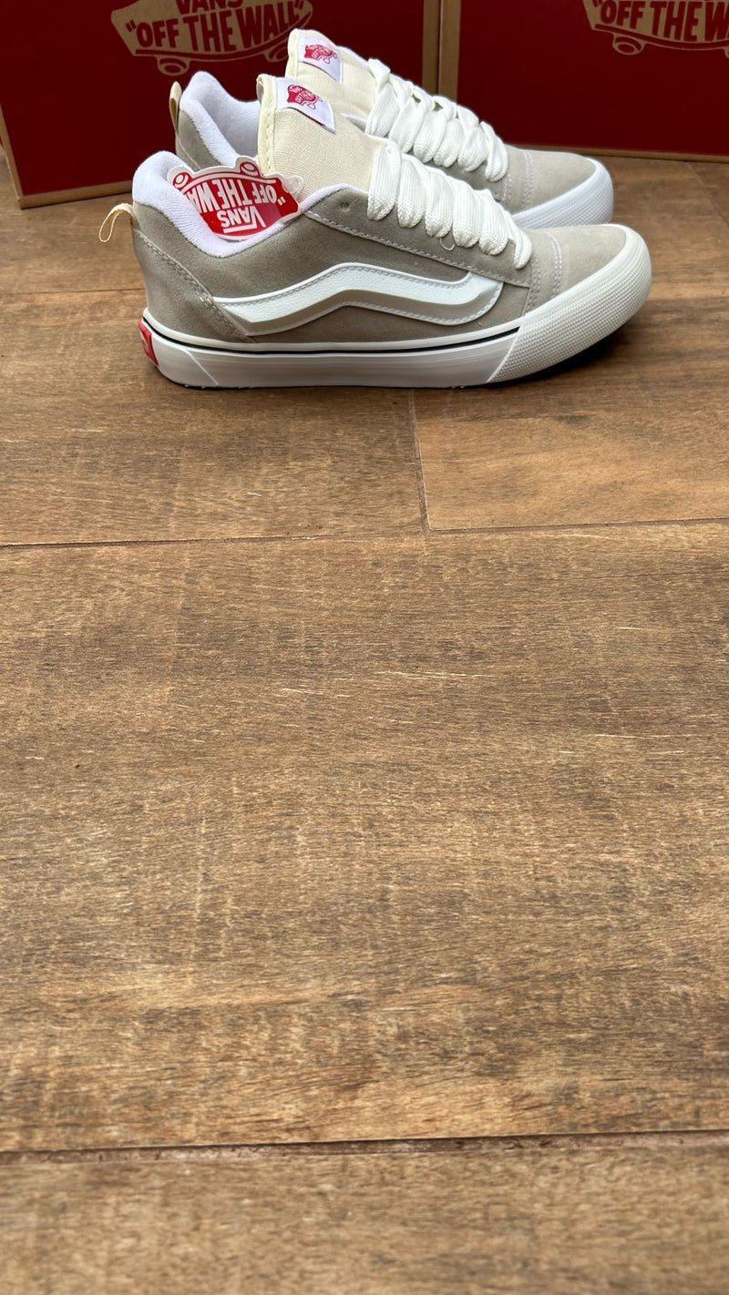 Vans KNU
