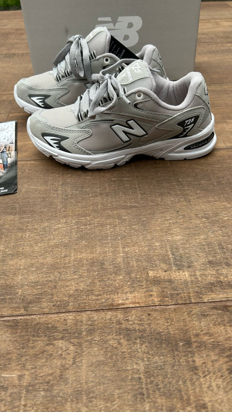 New Balance 725